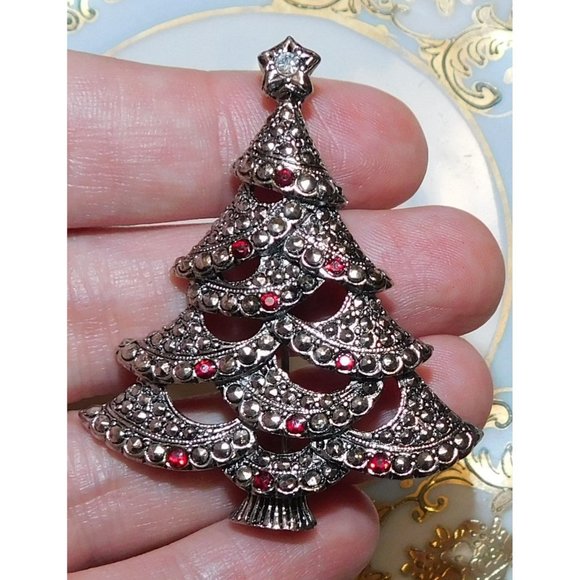 Avon Jewelry - Vintage Avon Christmas Tree Brooch